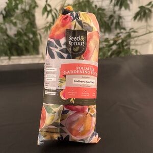 Collapsible Garden Bucket - Orange and Green Peaches